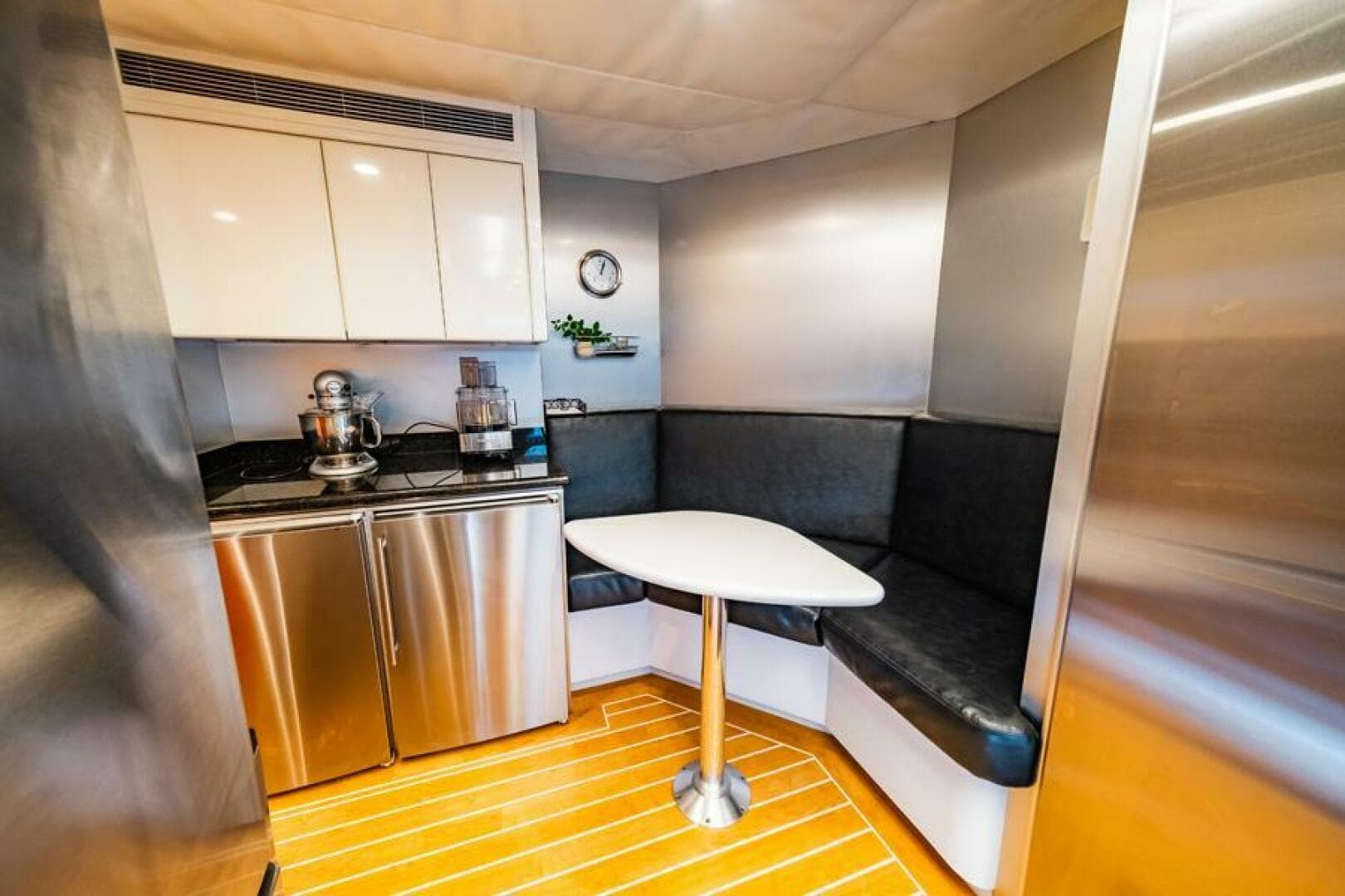 1995 Hatteras Flybridge — photo 60