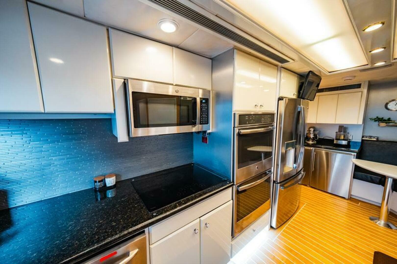 1995 Hatteras Flybridge — photo 59