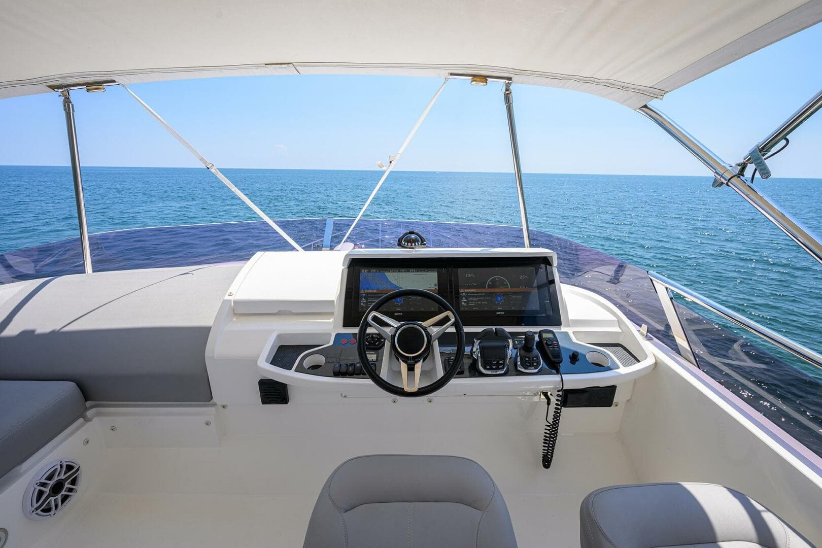 2018 Princess F49 — photo 32