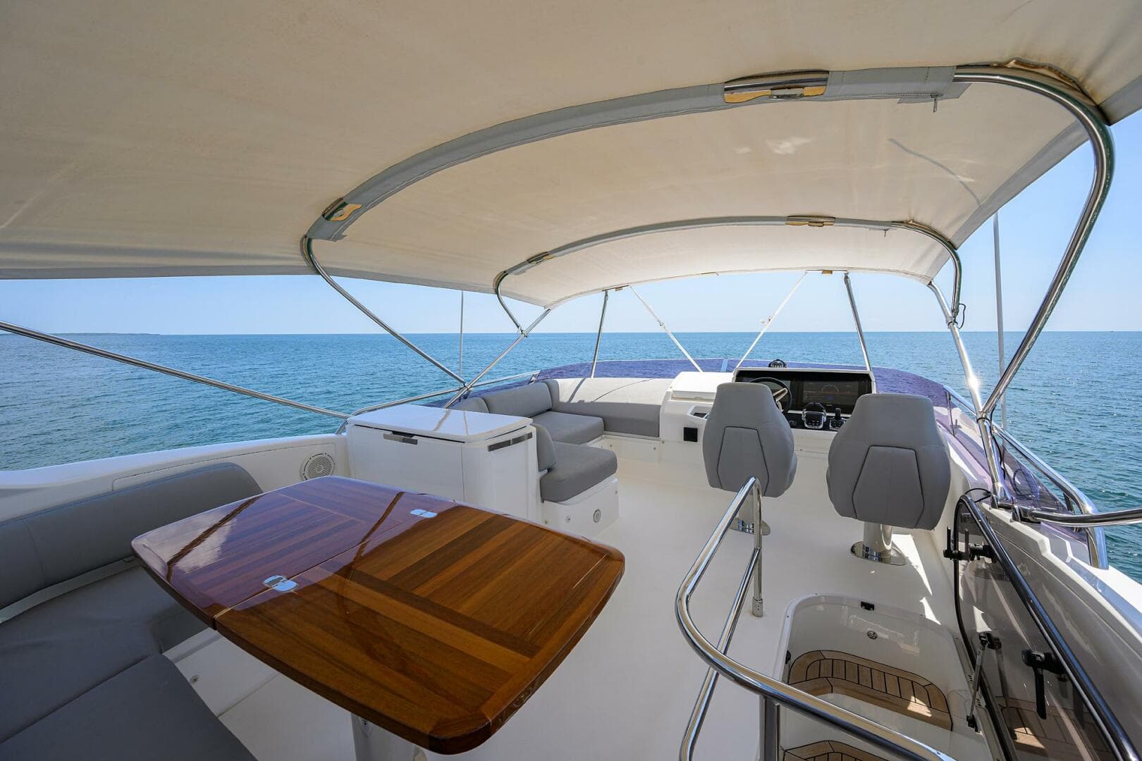 2018 Princess F49 — photo 24