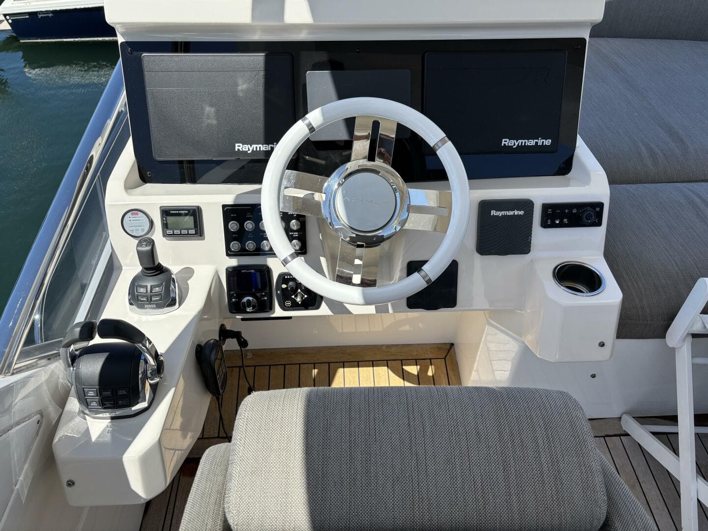 2019 Azimut 50 — photo 42