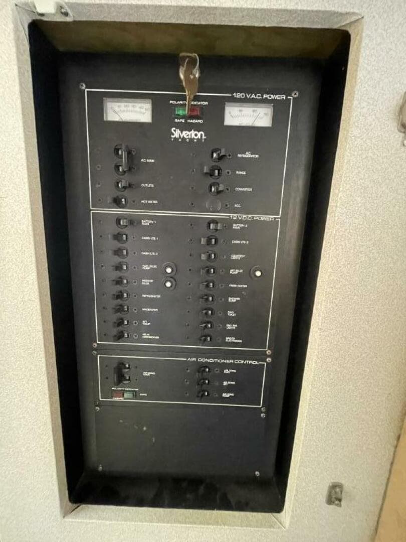 1994 Silverton 34 — photo 26