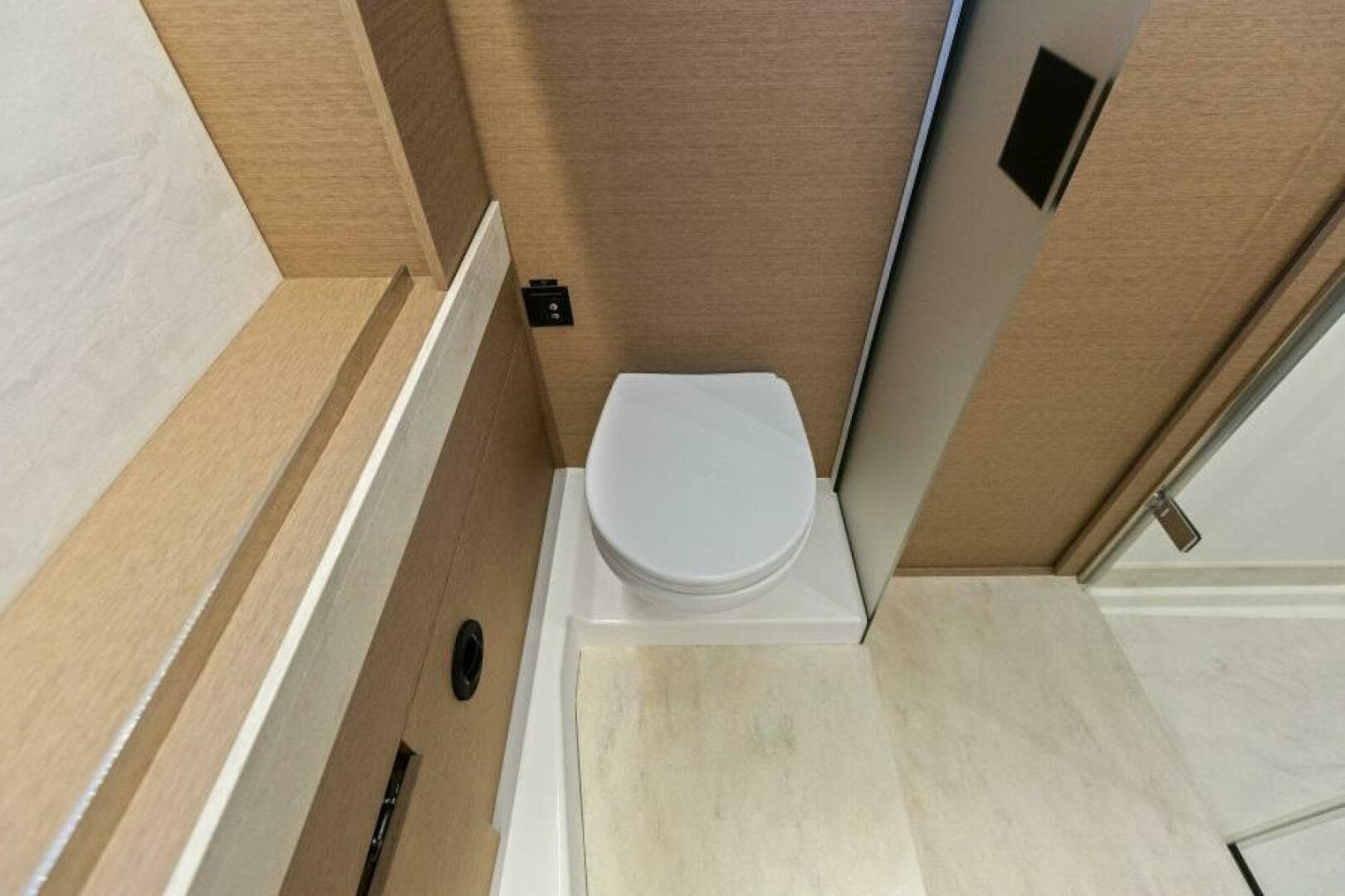 2022 Prestige 590 Flybridge — photo 29