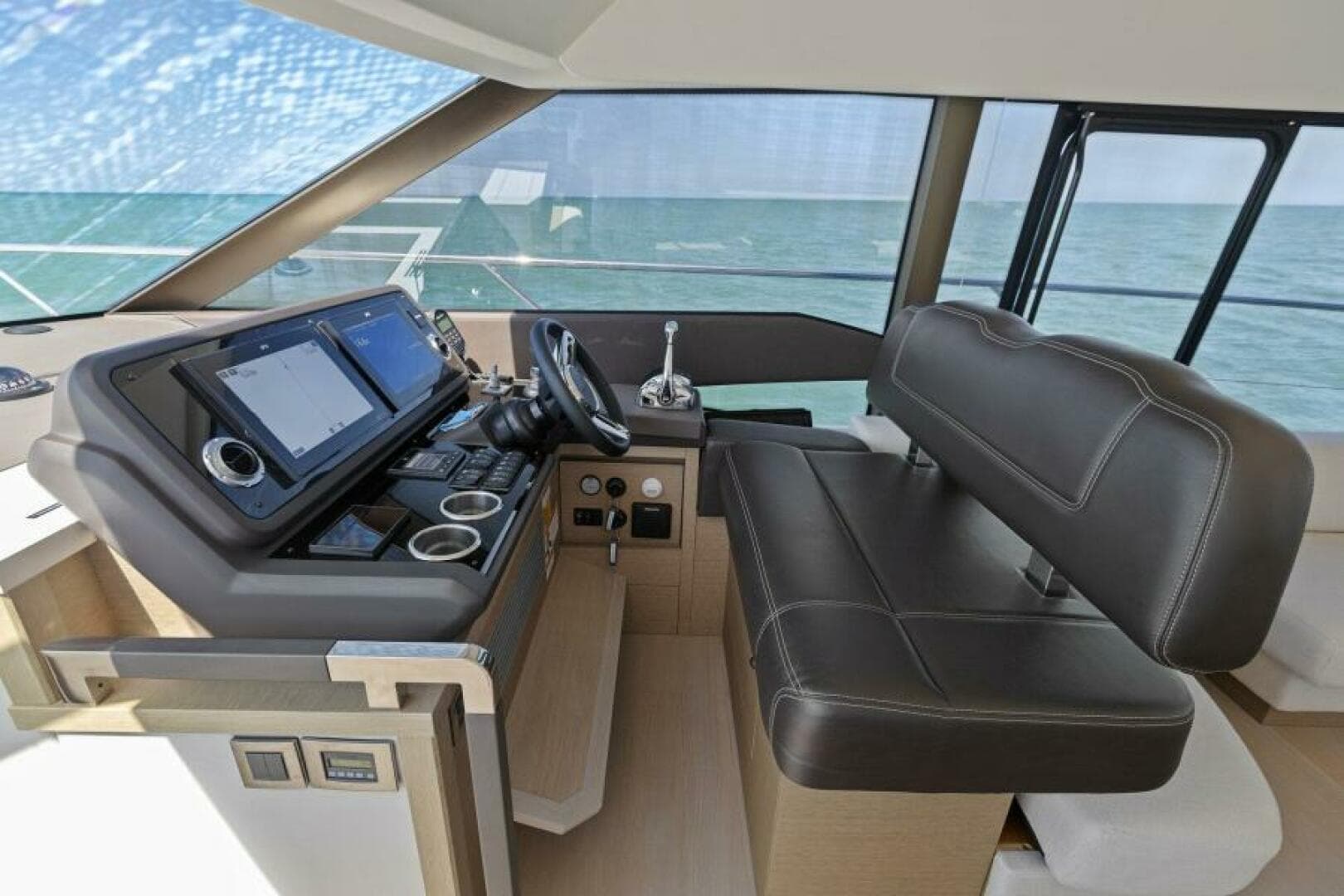 2022 Prestige 590 Flybridge — photo 19