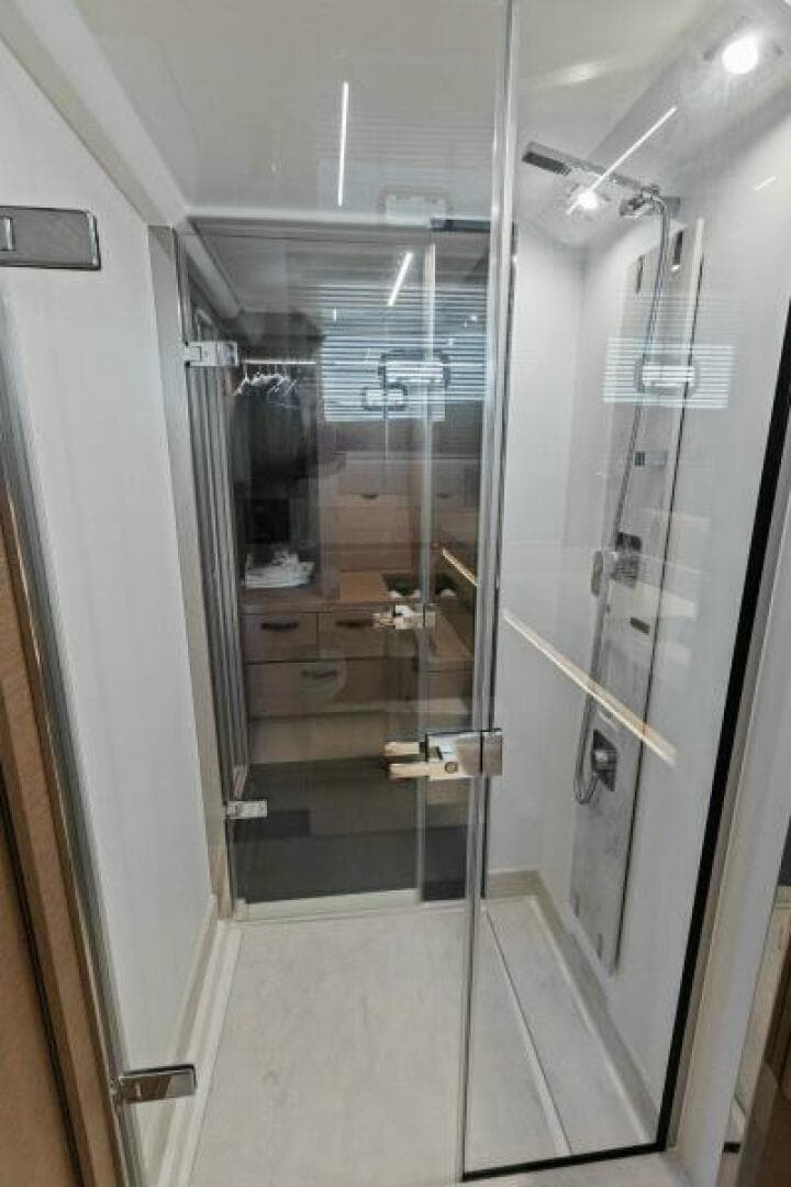 2022 Prestige 590 Flybridge — photo 30