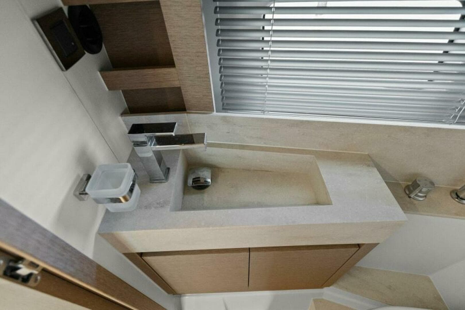 2022 Prestige 590 Flybridge — photo 43