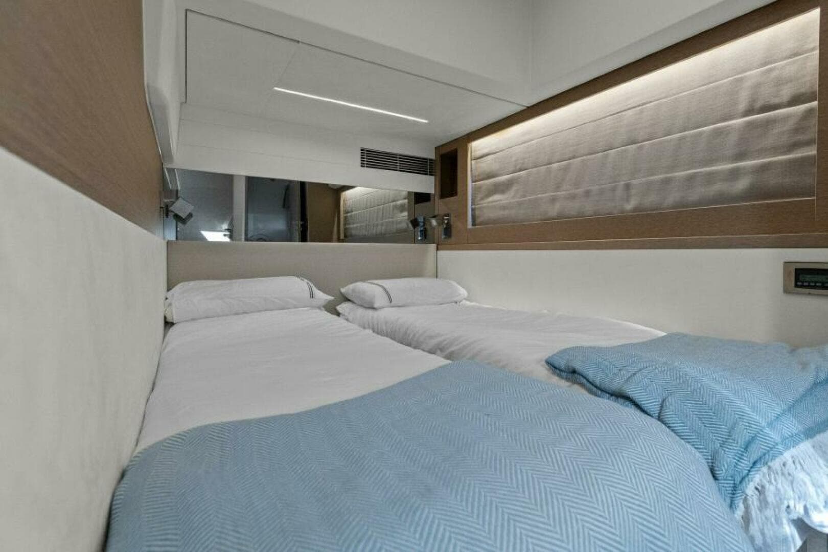 2022 Prestige 590 Flybridge — photo 41