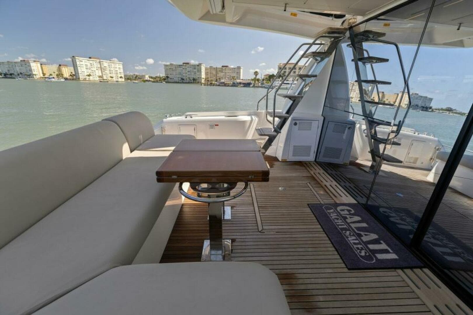 2022 Prestige 590 Flybridge — photo 8