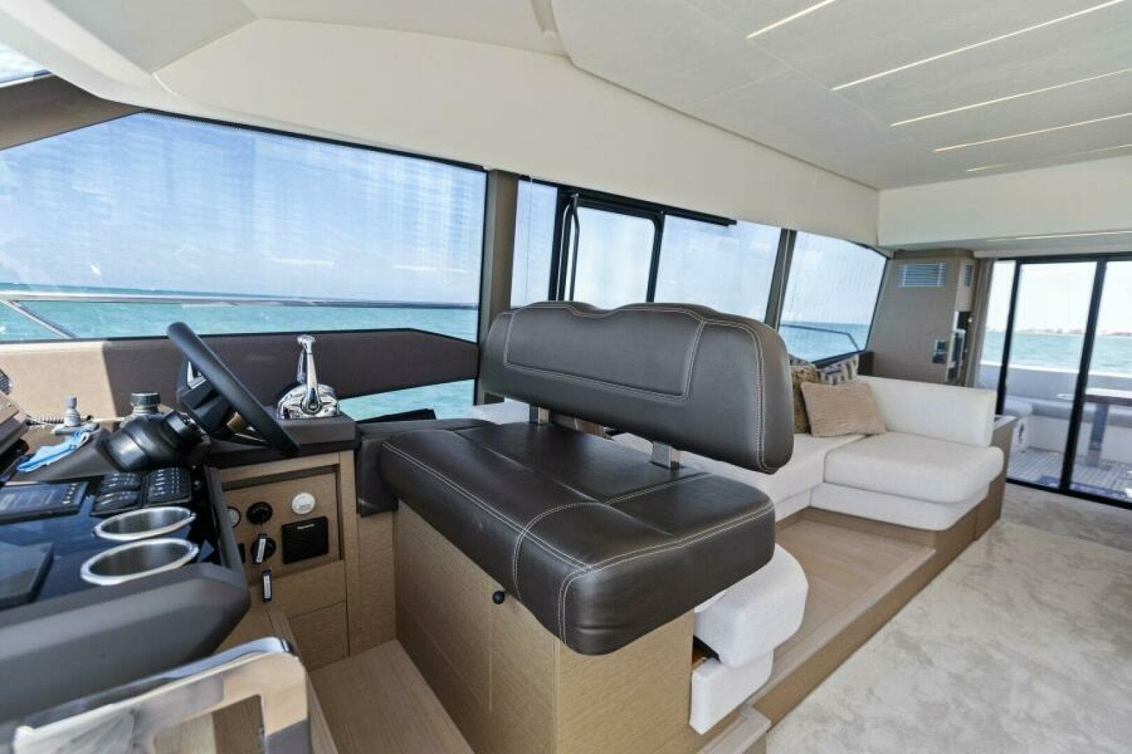 2022 Prestige 590 Flybridge — photo 18