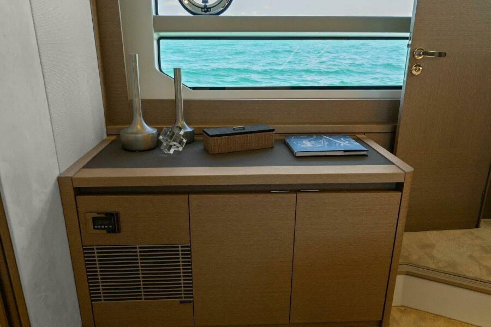 2022 Prestige 590 Flybridge — photo 27