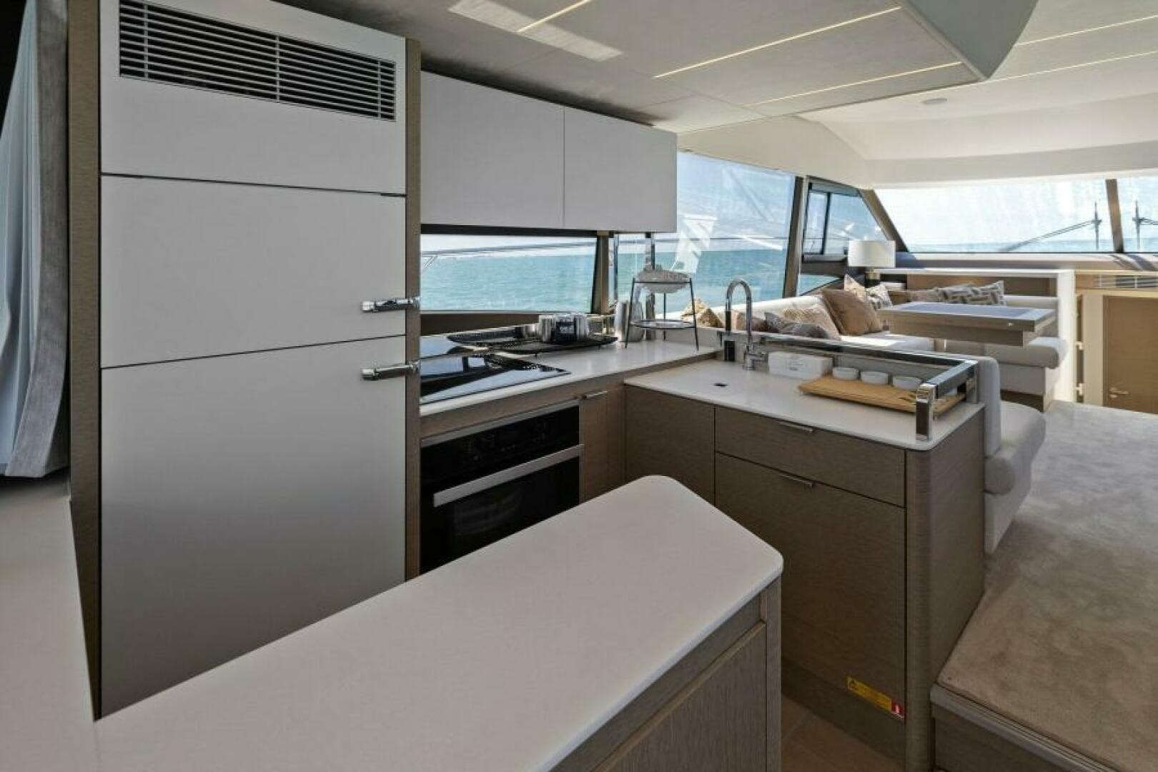 2022 Prestige 590 Flybridge — photo 13