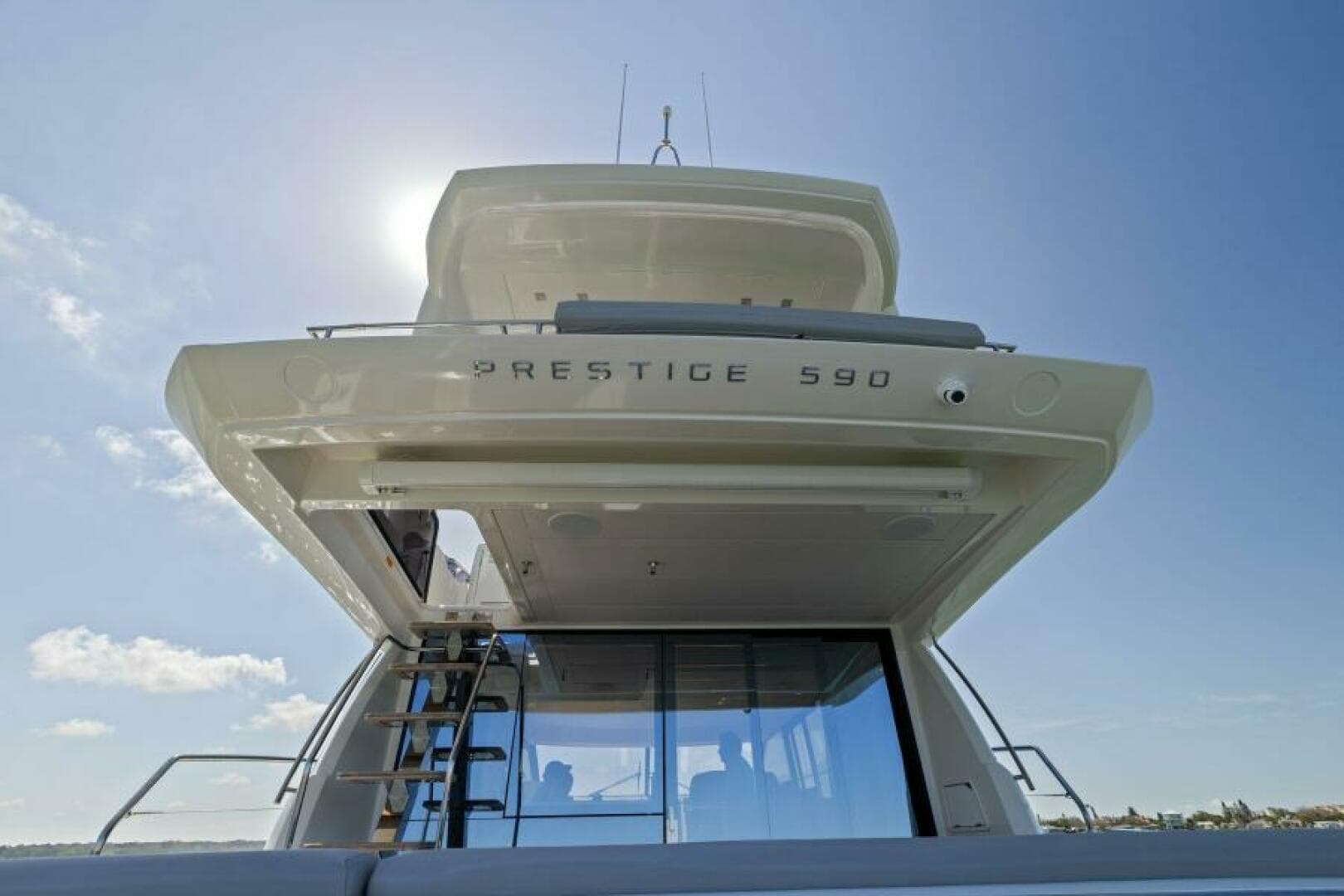2022 Prestige 590 Flybridge — photo 10