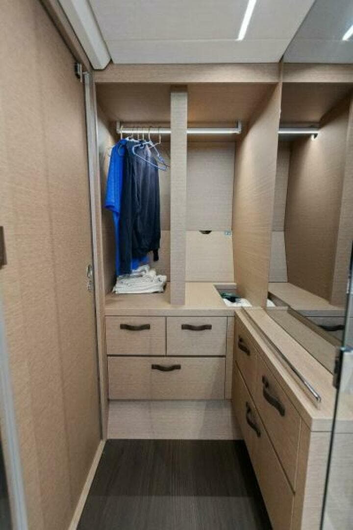 2022 Prestige 590 Flybridge — photo 31