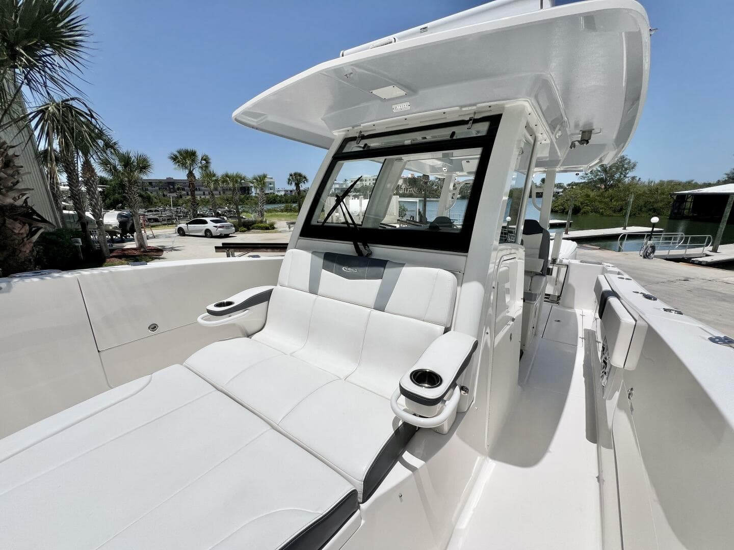 2021 Robalo R360 — photo 17