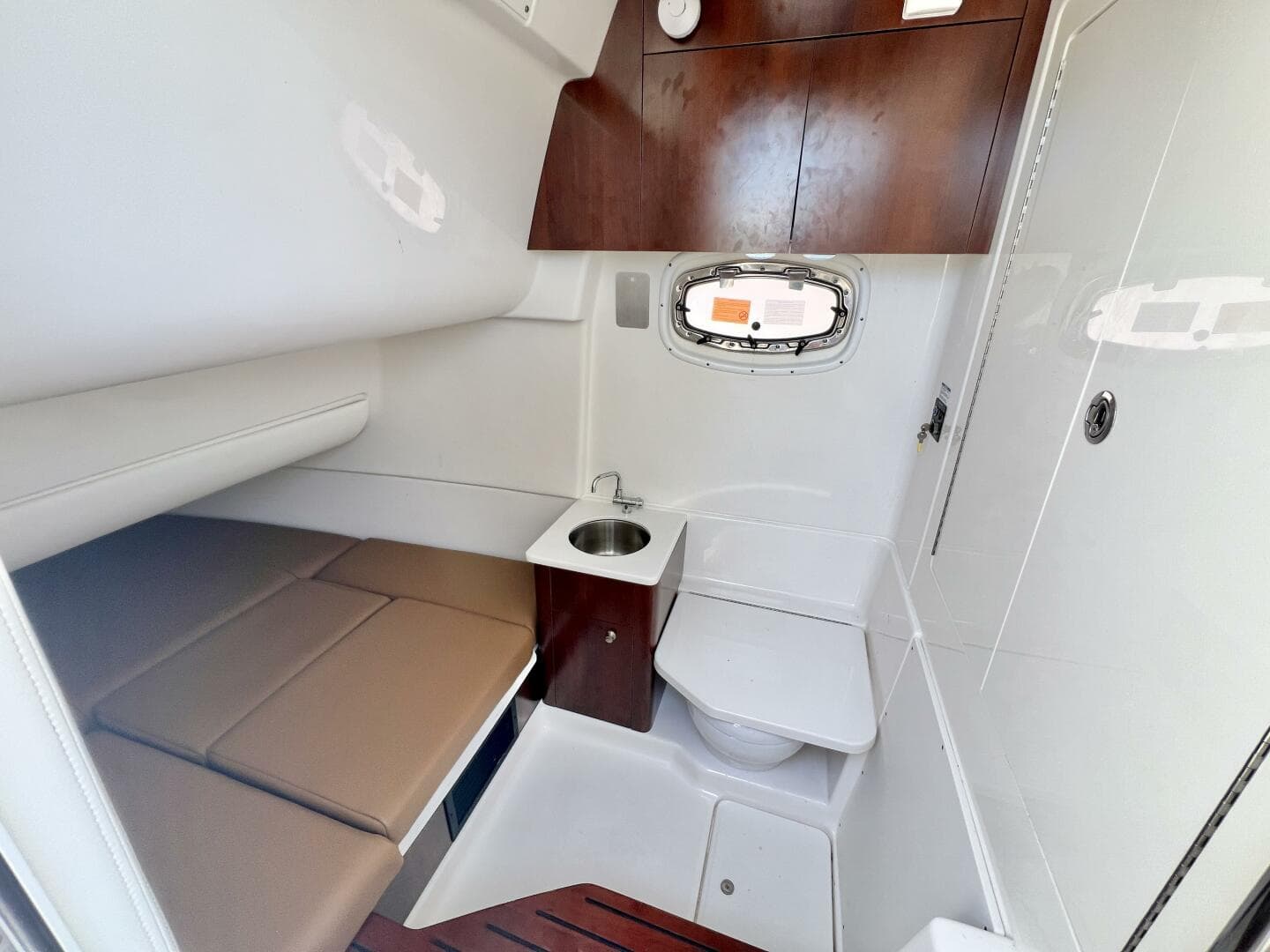 2021 Robalo R360 — photo 13