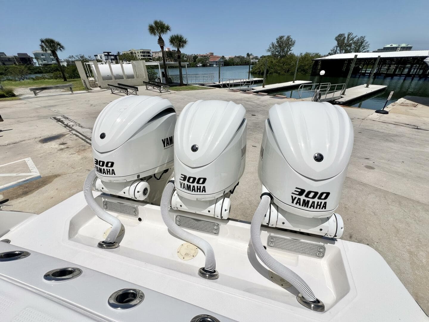 2021 Robalo R360 — photo 5