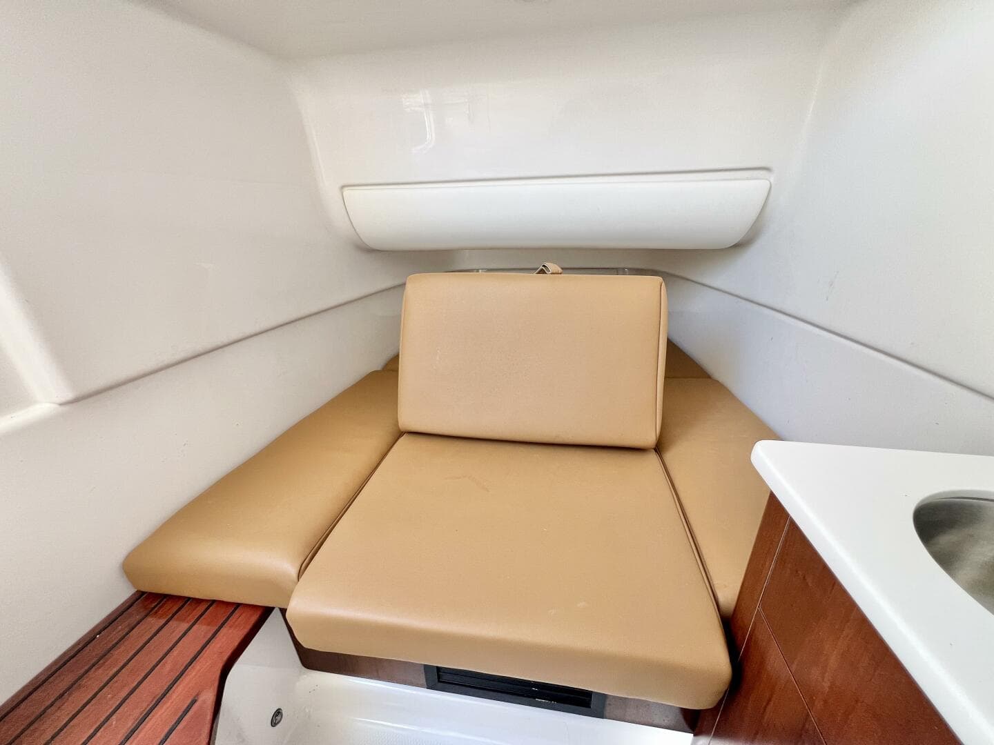 2021 Robalo R360 — photo 14