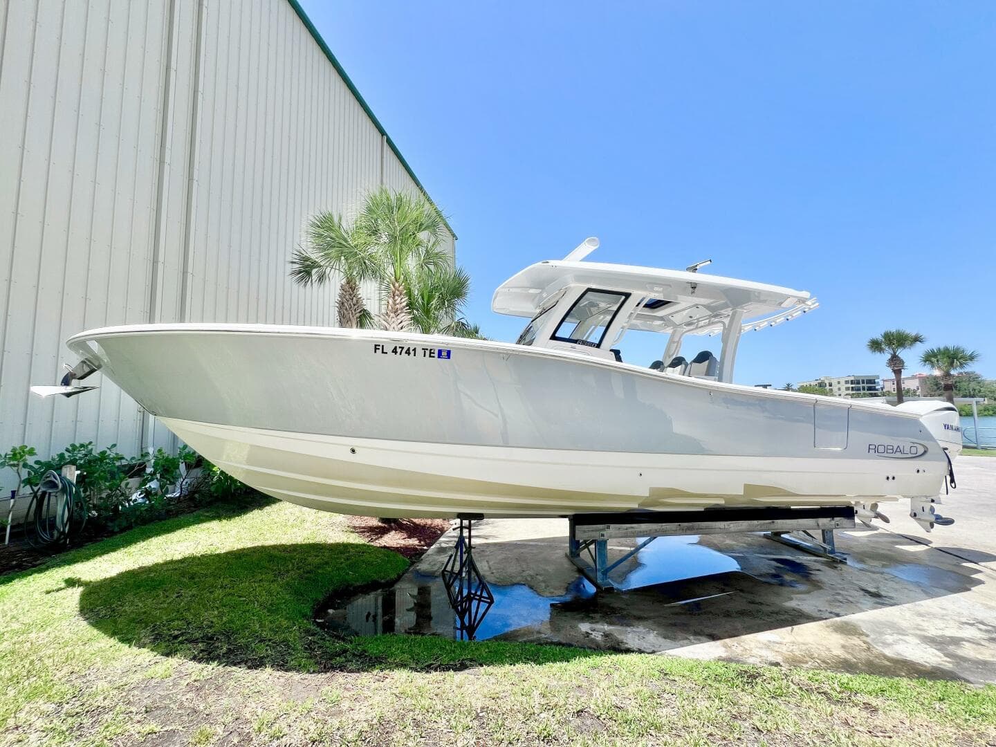 2021 Robalo R360 — photo 1