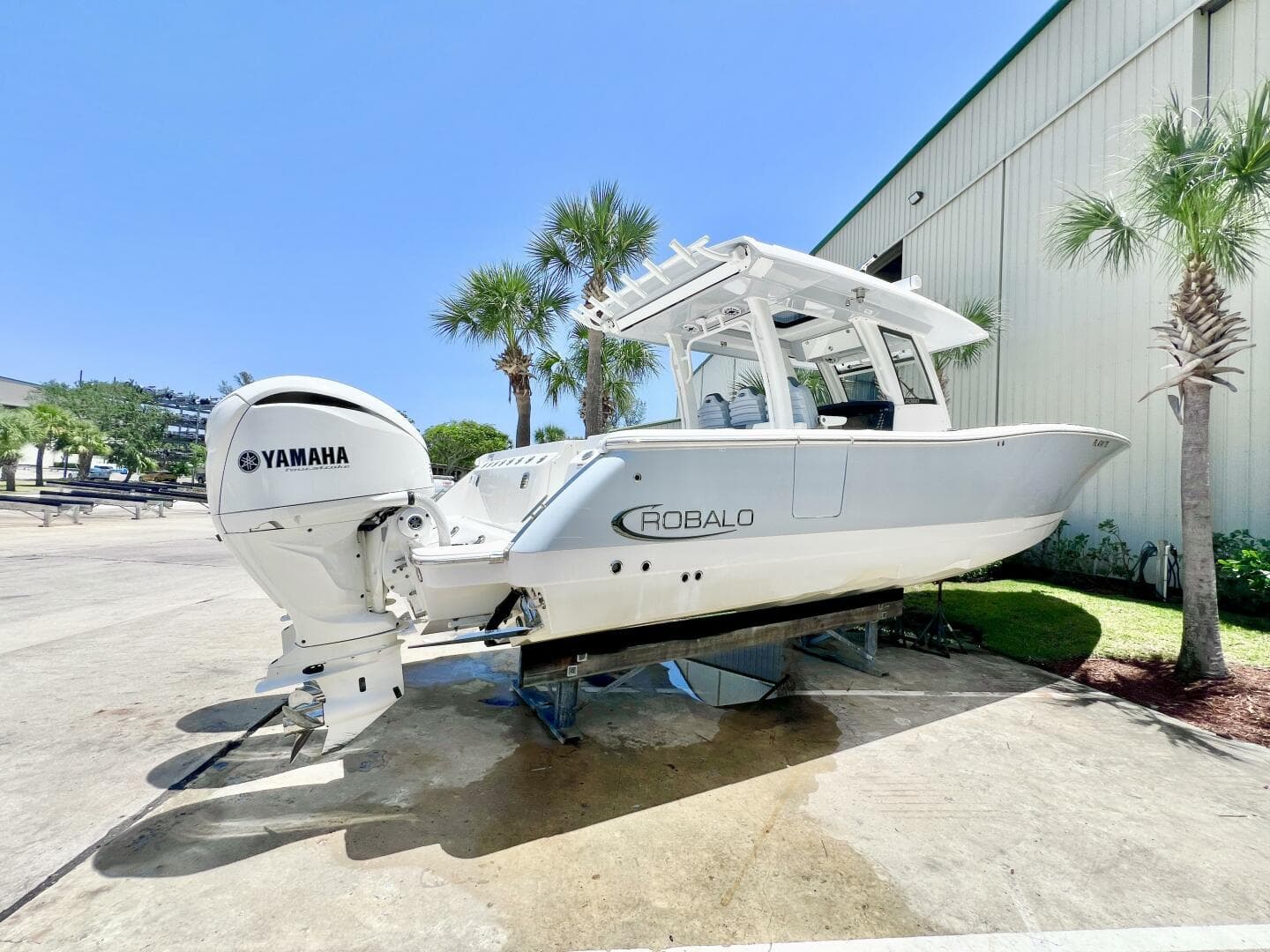 2021 Robalo R360 — photo 4