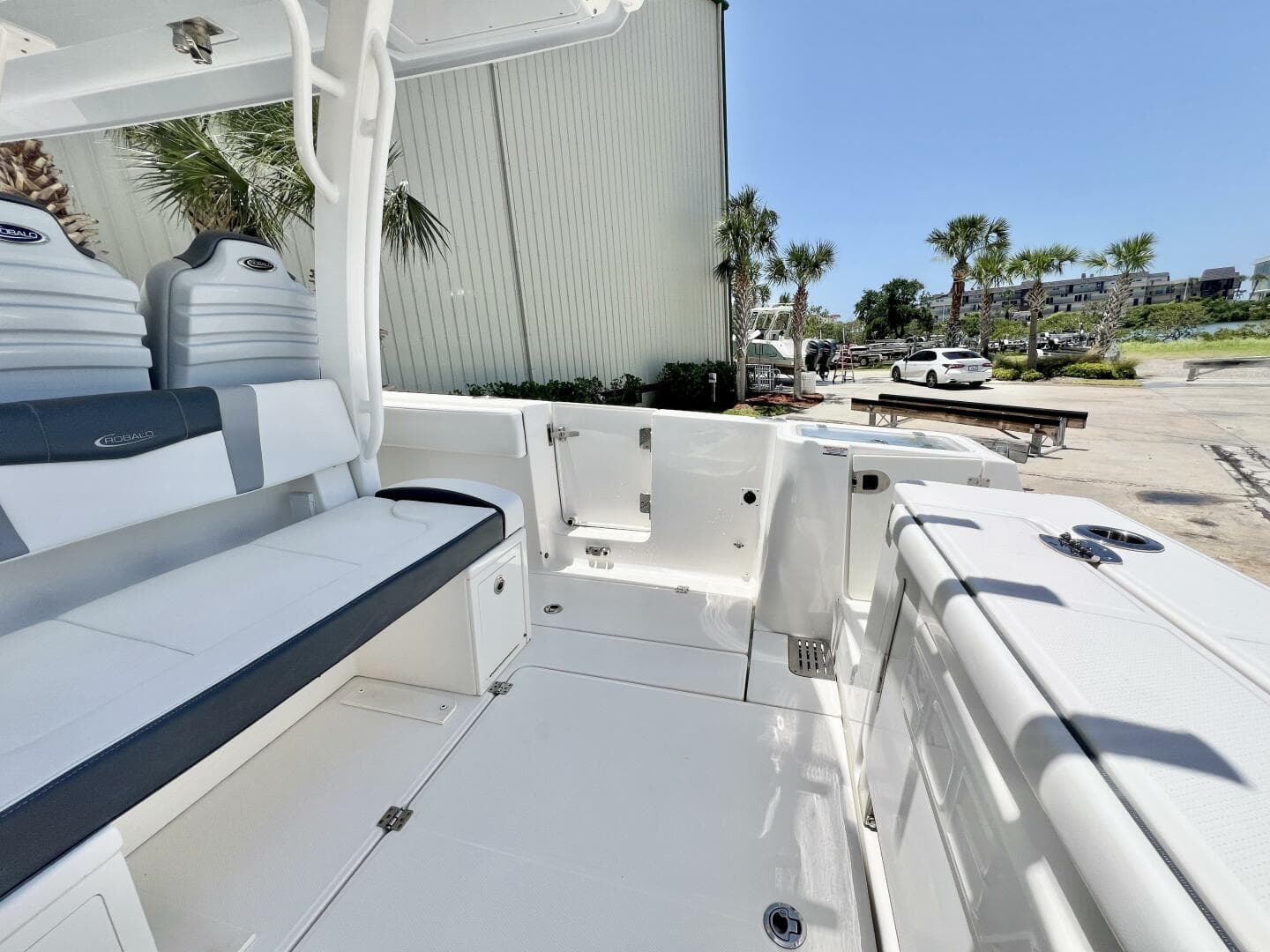 2021 Robalo R360 — photo 10