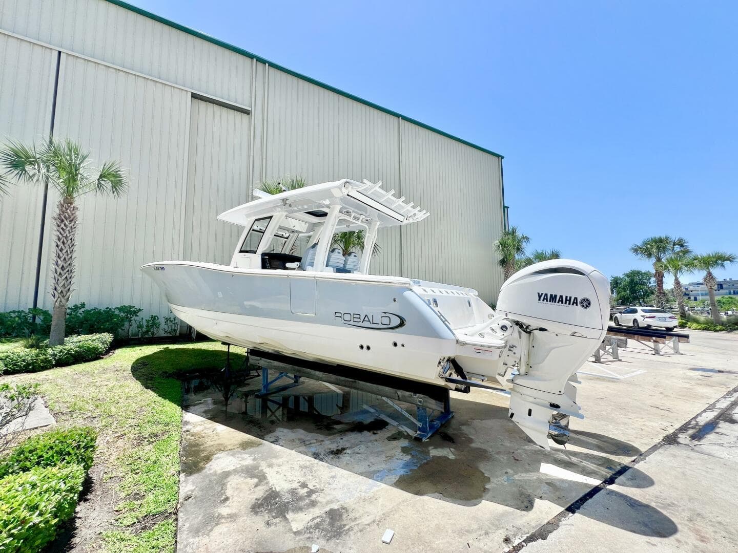 2021 Robalo R360 — photo 2