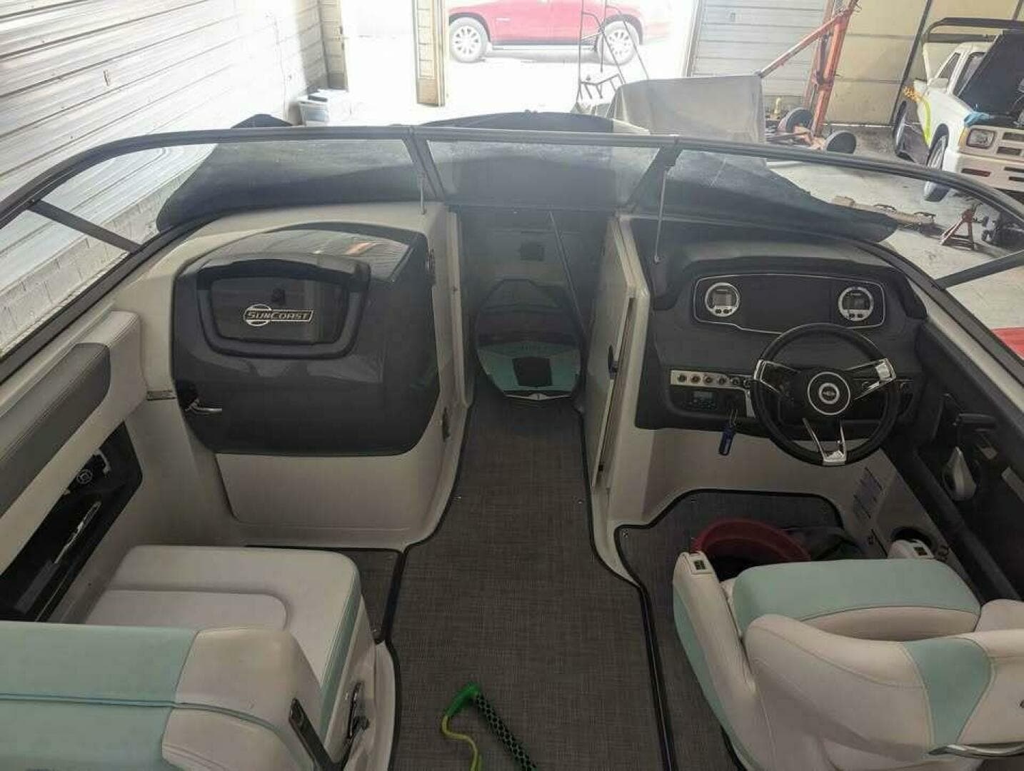 2021 Chaparral 230 Suncoast — photo 8