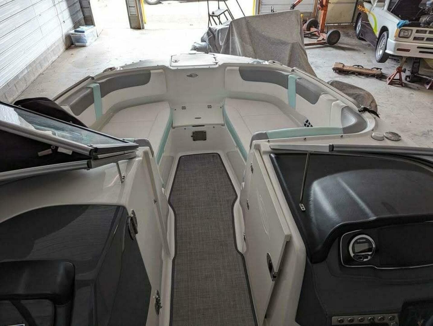2021 Chaparral 230 Suncoast — photo 7