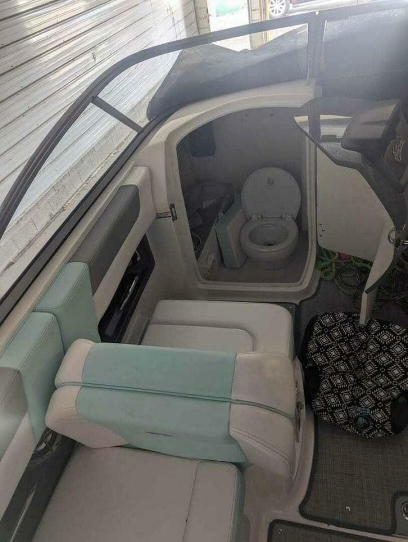 2021 Chaparral 230 Suncoast — photo 6