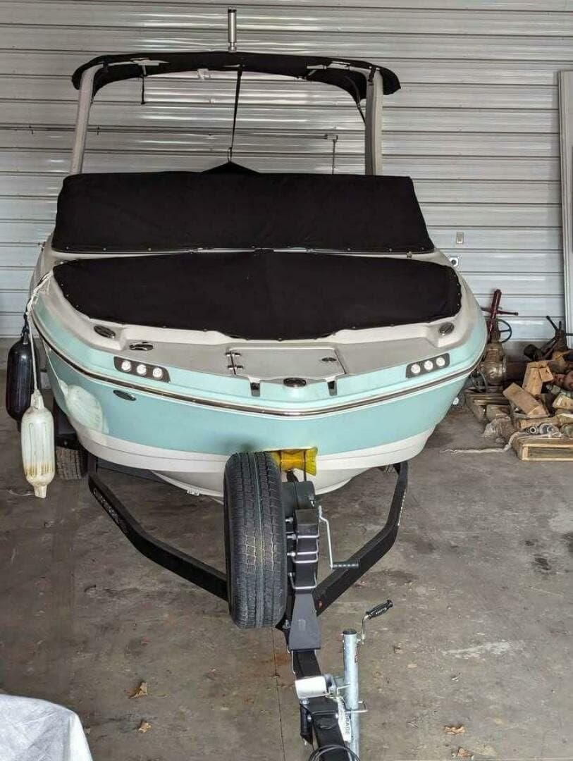 2021 Chaparral 230 Suncoast — photo 3
