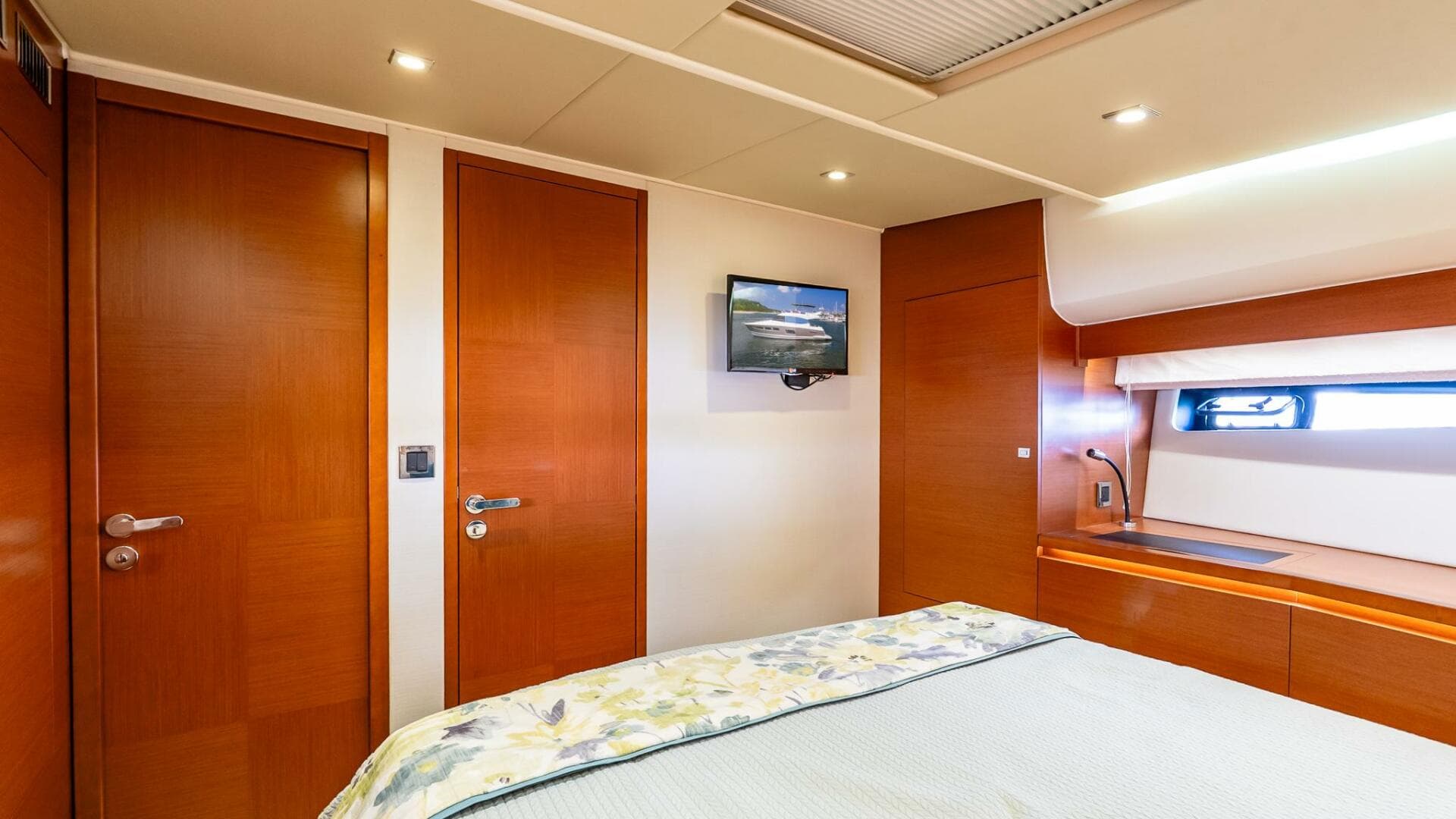 2014 Prestige 550 Flybridge — photo 37