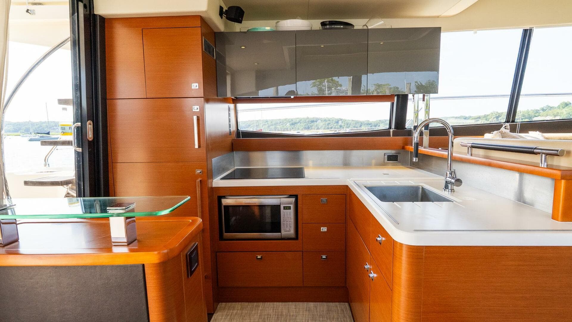 2014 Prestige 550 Flybridge — photo 25