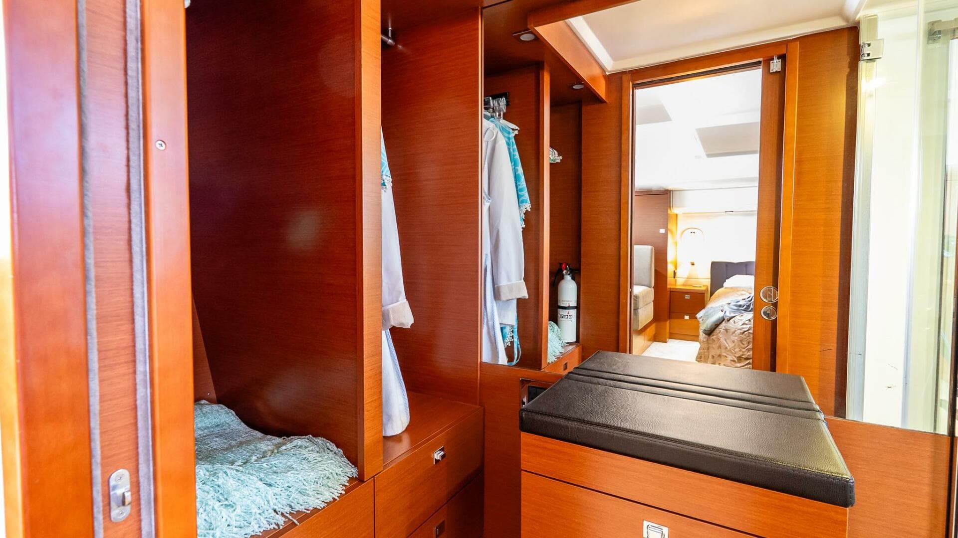 2014 Prestige 550 Flybridge — photo 46