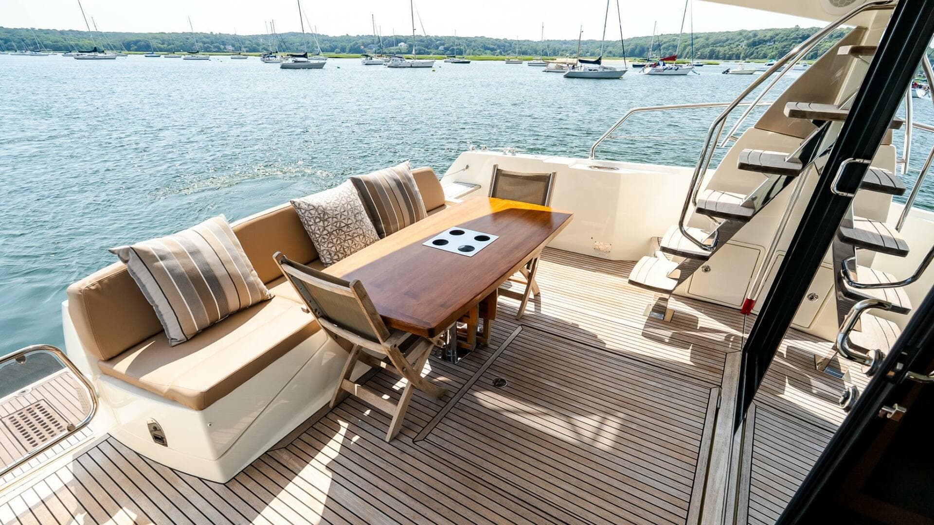 2014 Prestige 550 Flybridge — photo 17