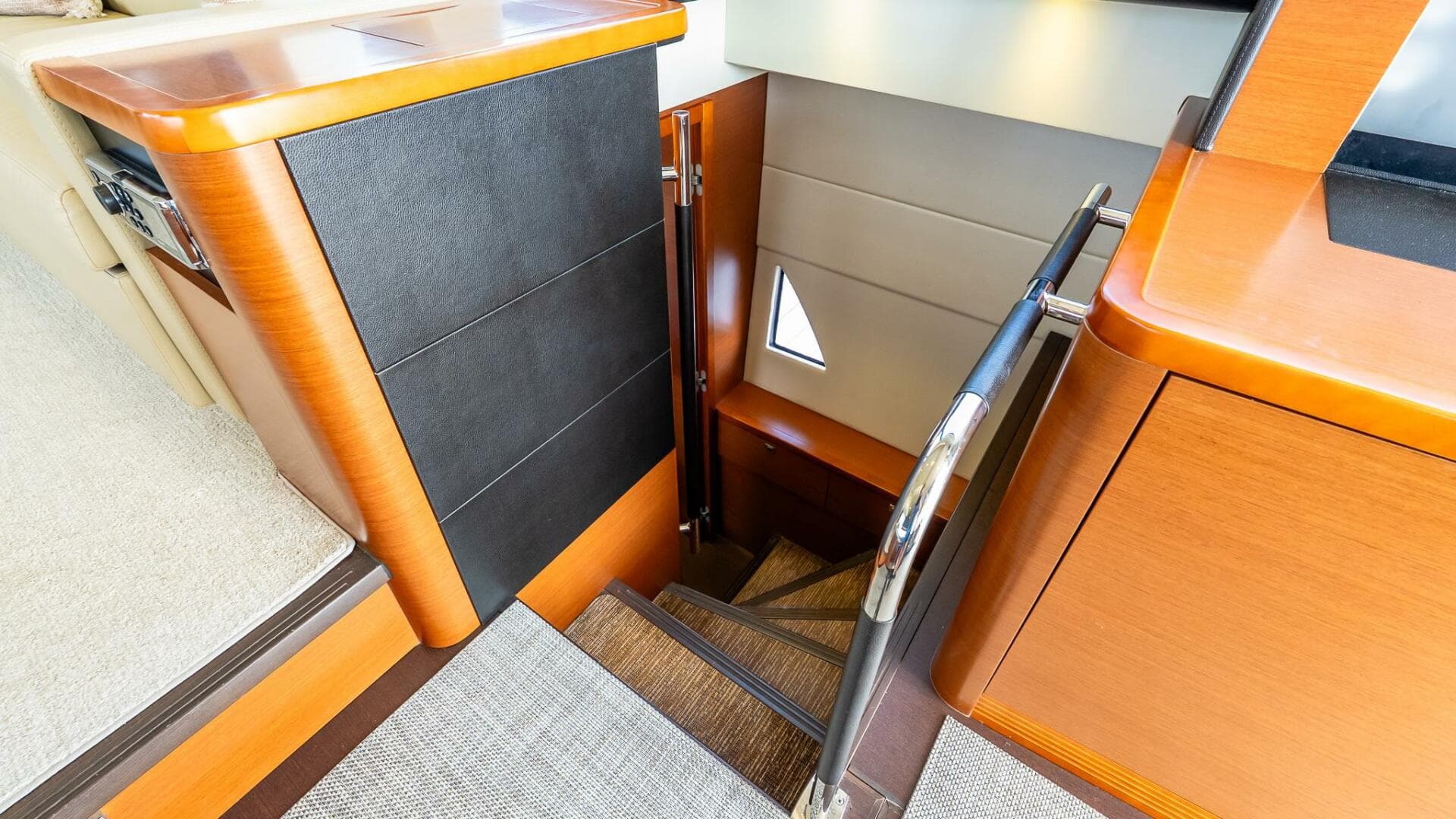 2014 Prestige 550 Flybridge — photo 32