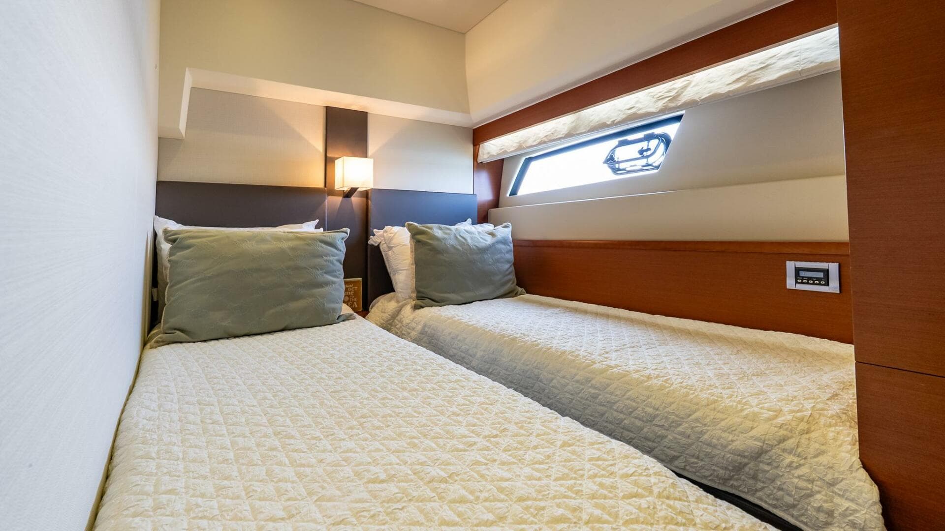 2014 Prestige 550 Flybridge — photo 42