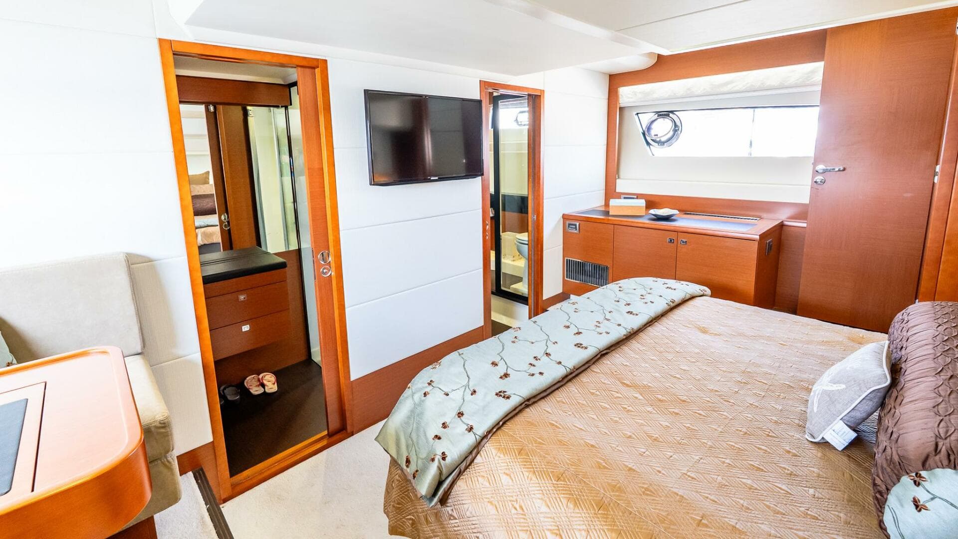 2014 Prestige 550 Flybridge — photo 39