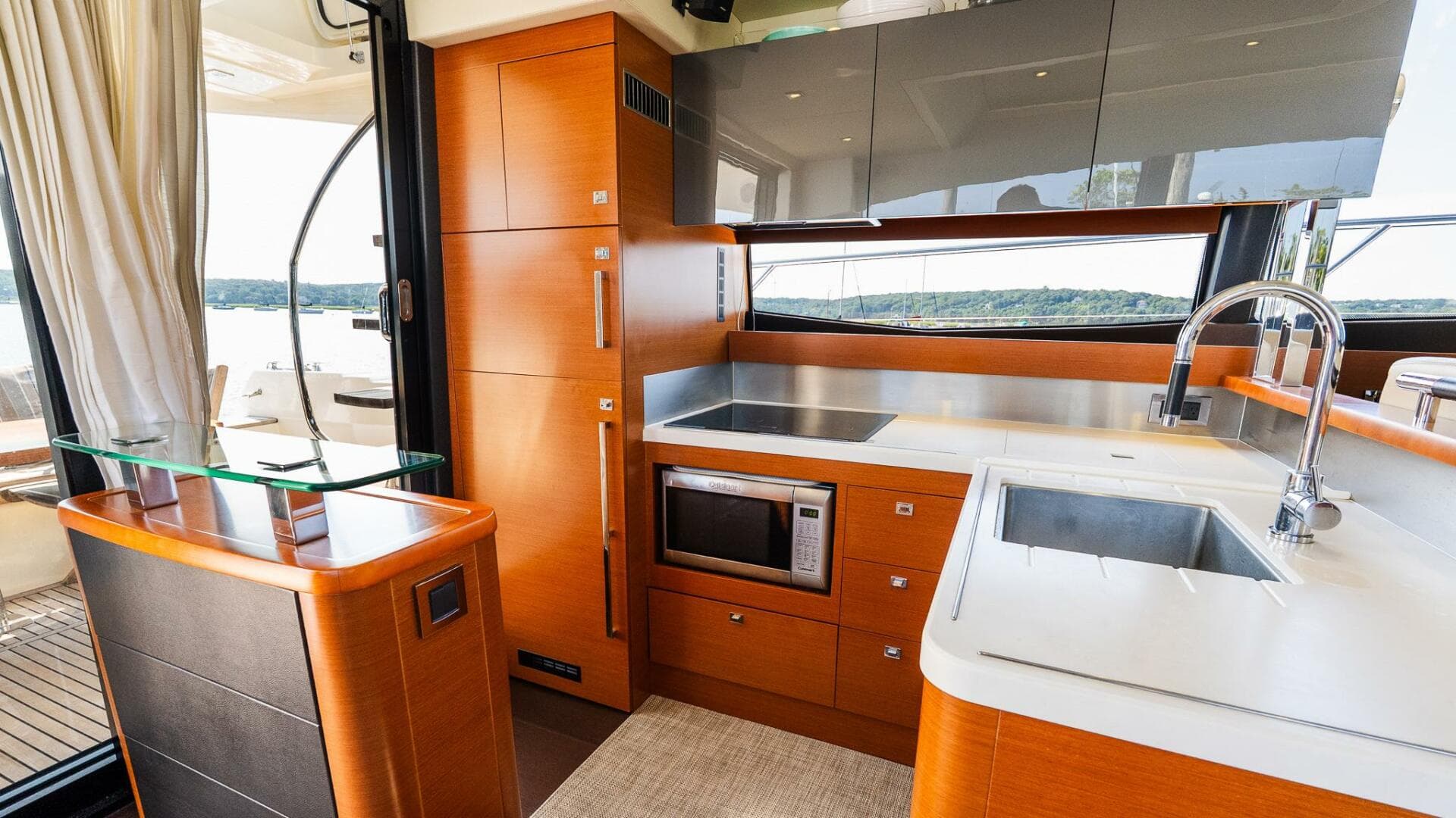 2014 Prestige 550 Flybridge — photo 23