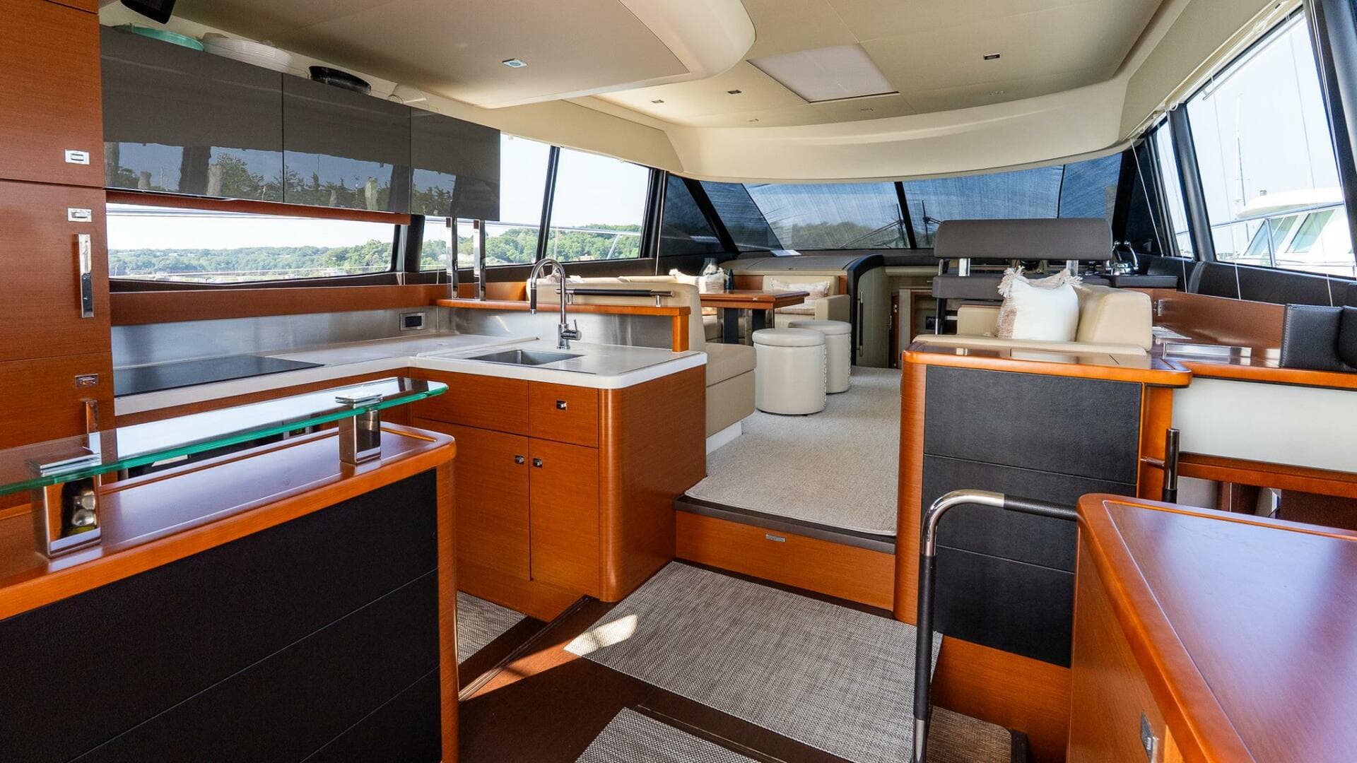 2014 Prestige 550 Flybridge — photo 21