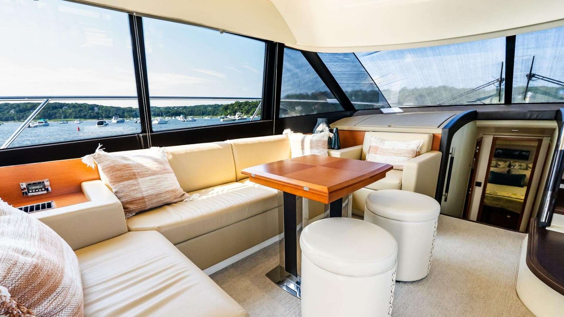 2014 Prestige 550 Flybridge — photo 29