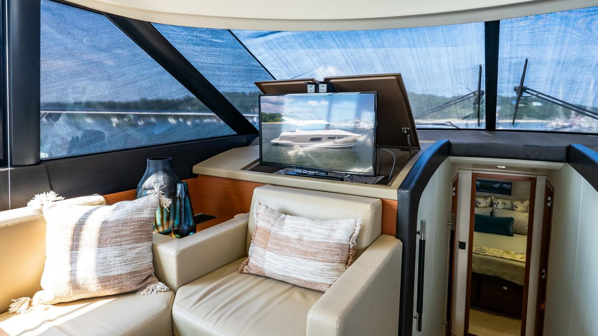 2014 Prestige 550 Flybridge — photo 31