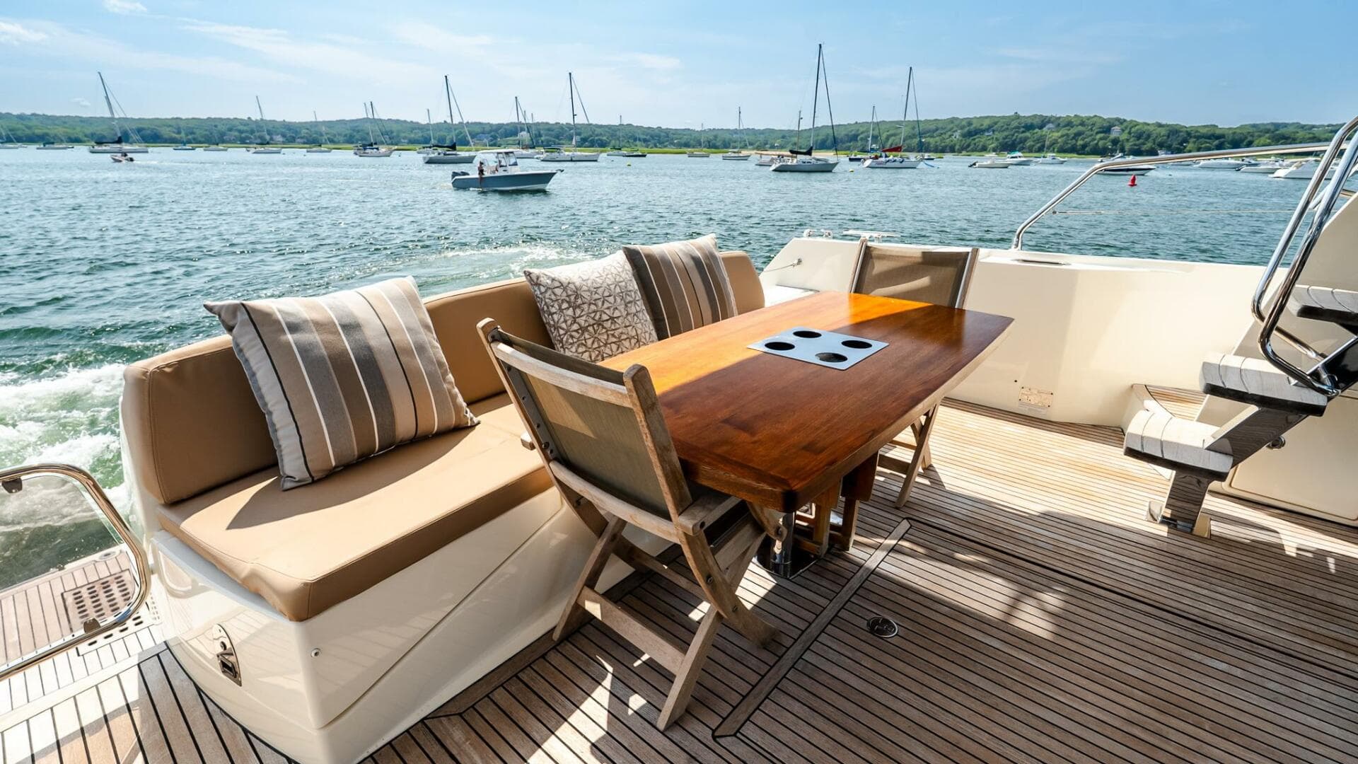 2014 Prestige 550 Flybridge — photo 16