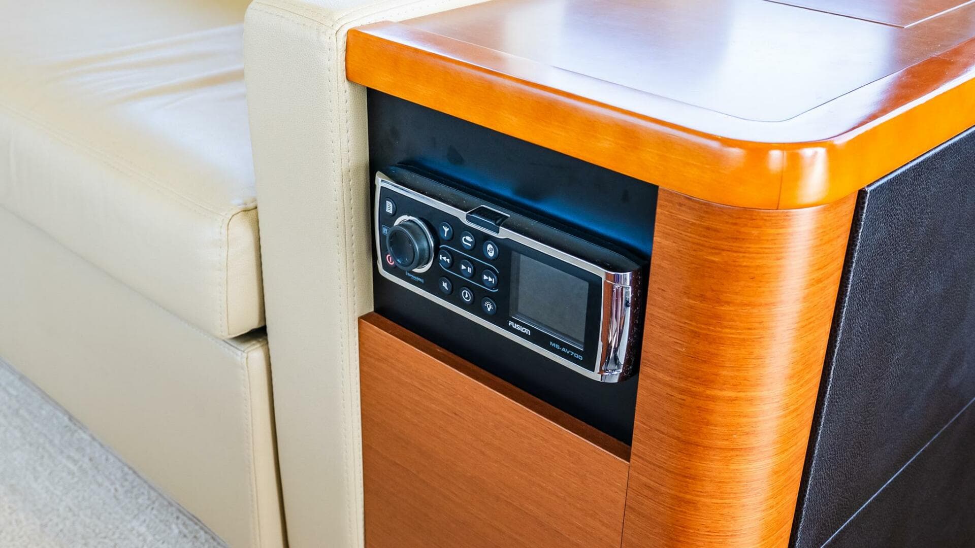 2014 Prestige 550 Flybridge — photo 26