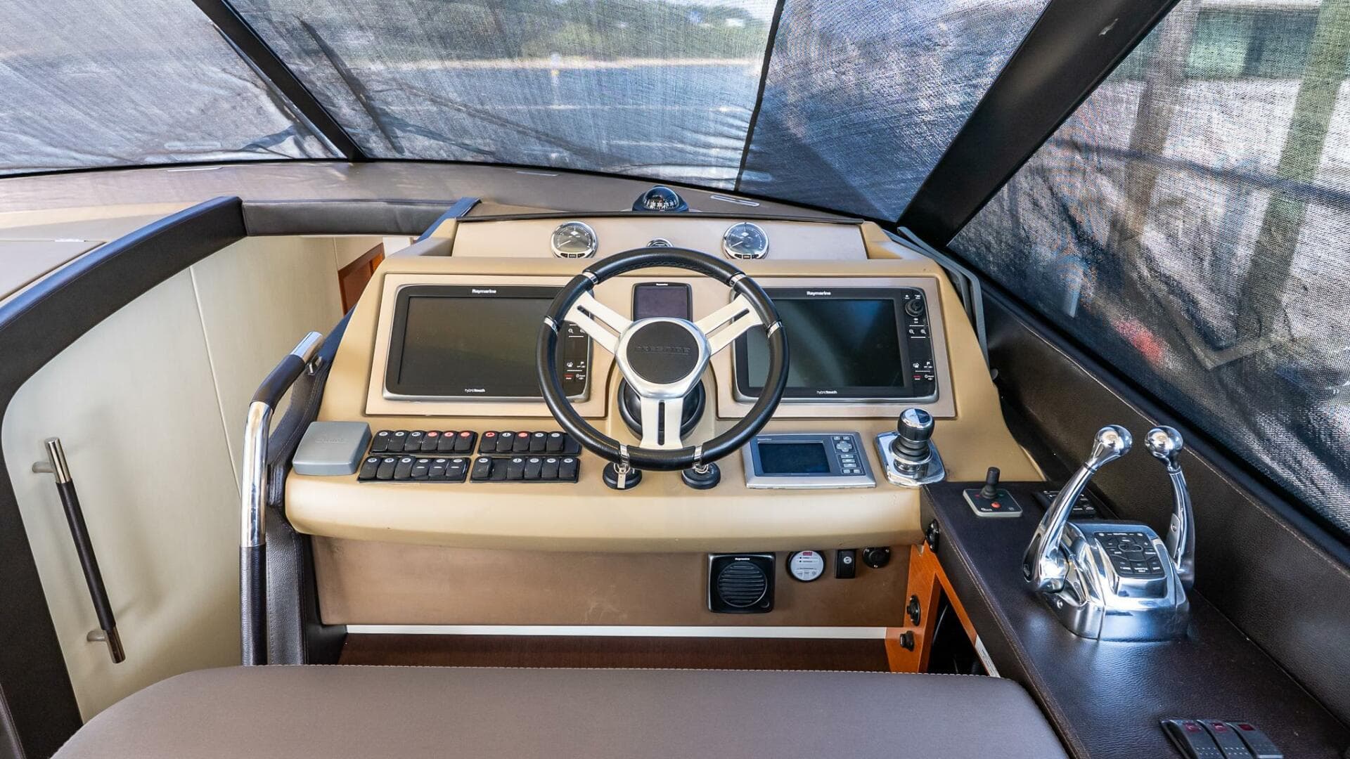 2014 Prestige 550 Flybridge — photo 33