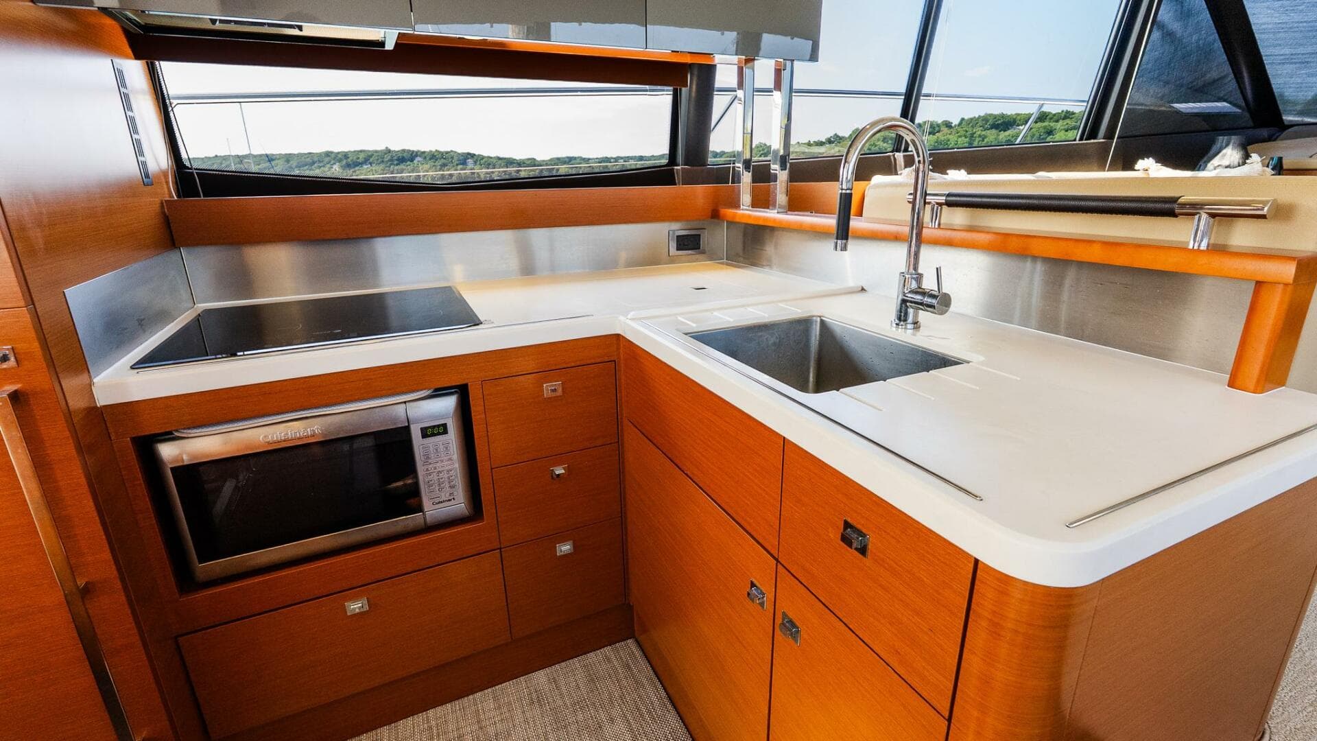 2014 Prestige 550 Flybridge — photo 24