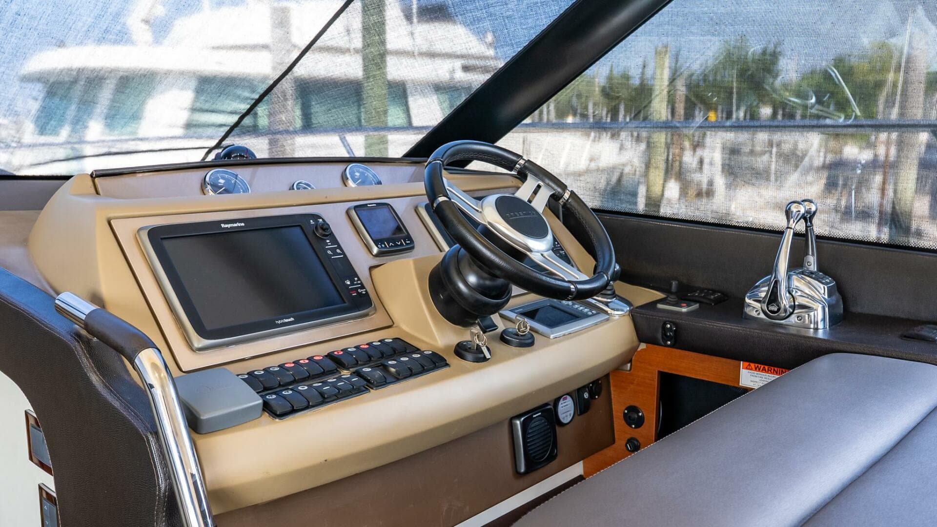 2014 Prestige 550 Flybridge — photo 34