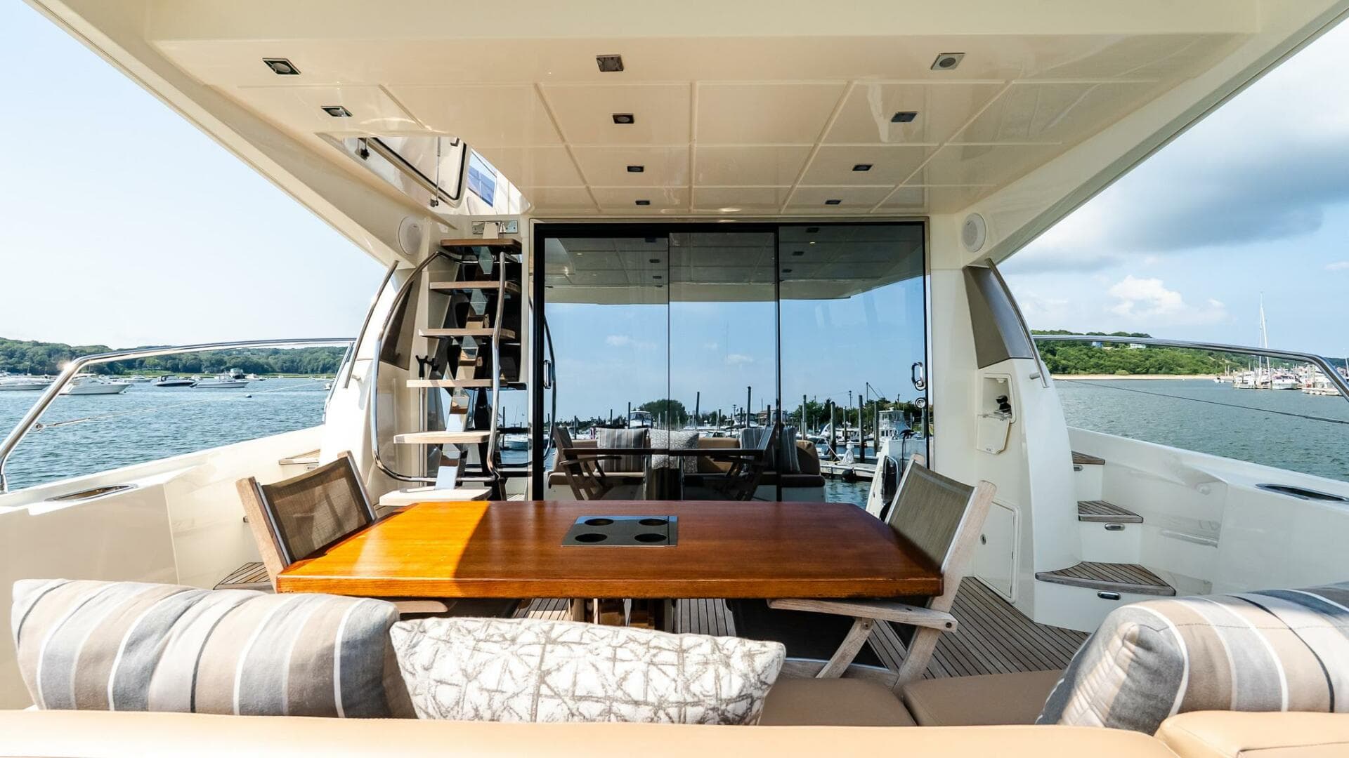 2014 Prestige 550 Flybridge — photo 15