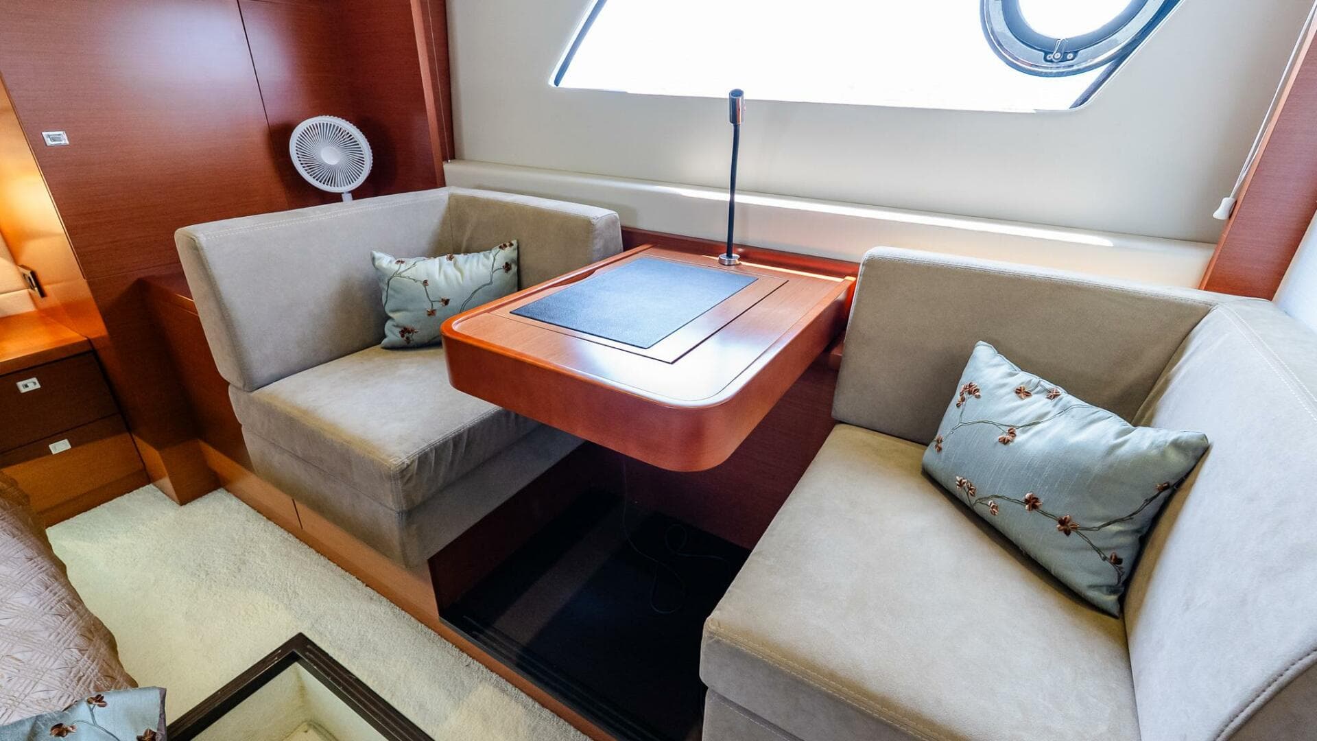 2014 Prestige 550 Flybridge — photo 41