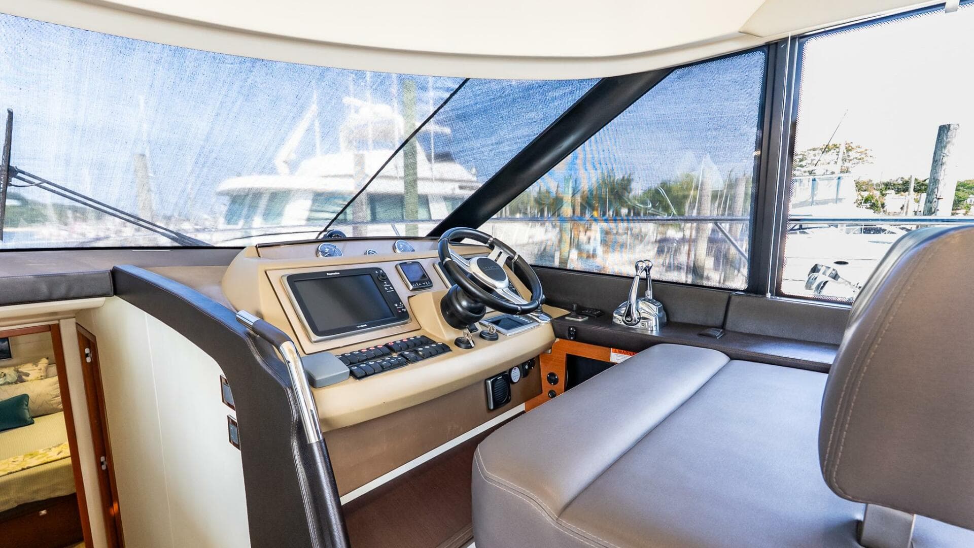 2014 Prestige 550 Flybridge — photo 35