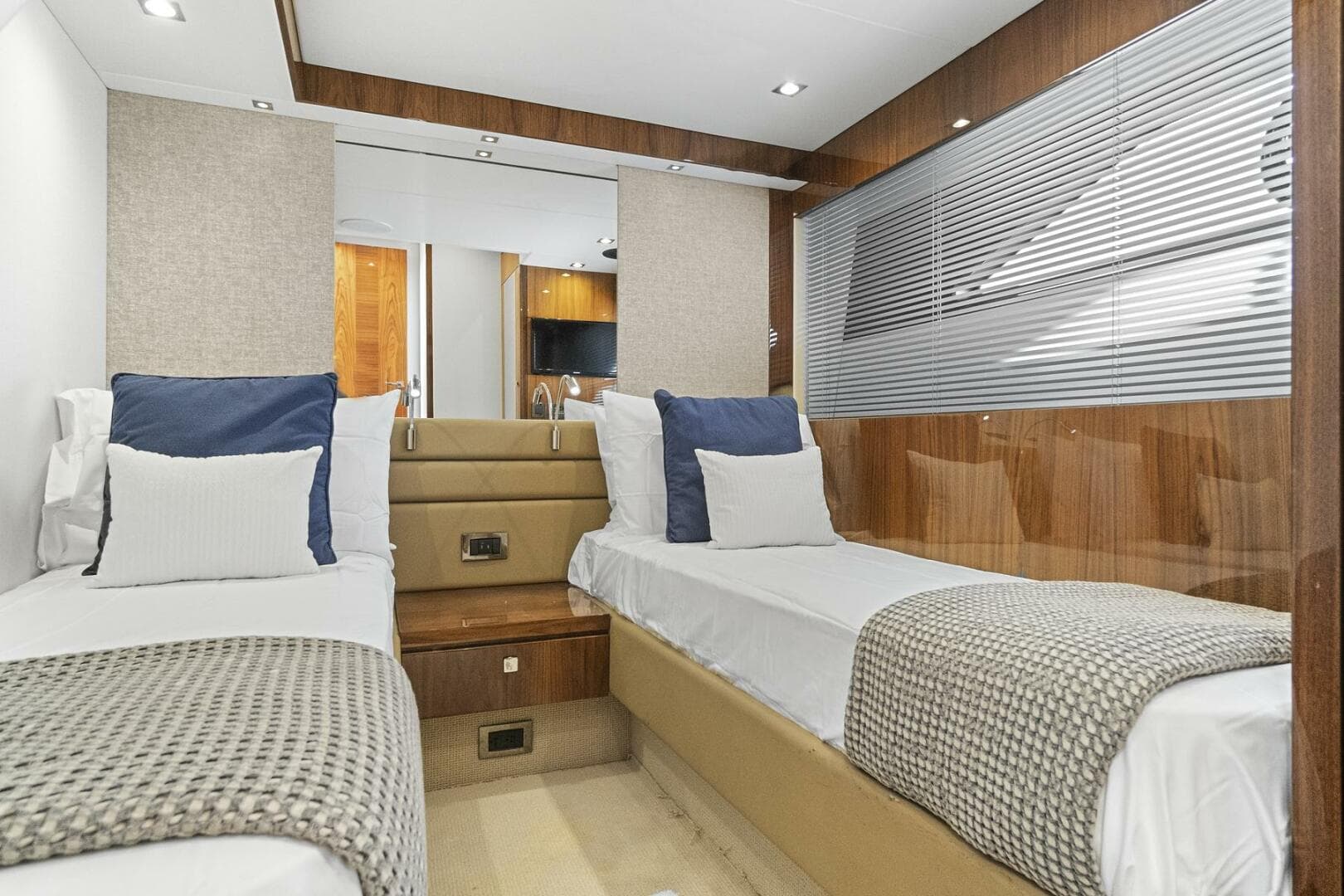 2019 Sunseeker Manhattan 66 — photo 26