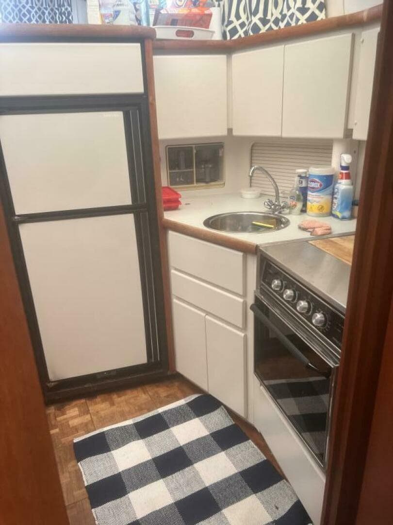 1994 Carver Aft Cabin — photo 36